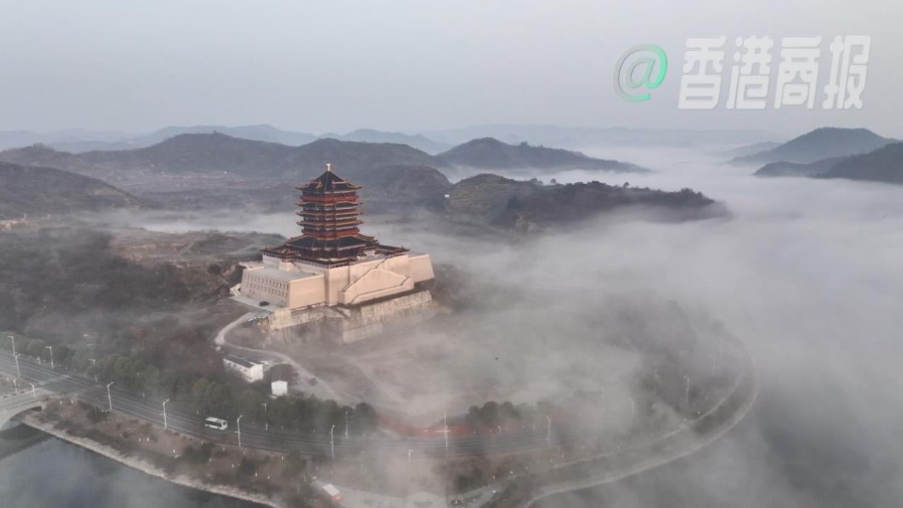 雲霧繚繞 武當山太和樓忽隱忽現