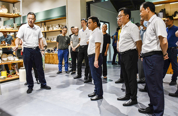 曾俊喜到湘橋鳳新調研「百縣千鎮萬村高質量發展工程」等重點工作