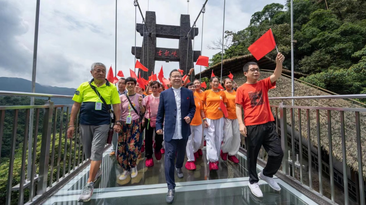 港車北上助推廣東旅遊  張明敏雲端唱響《我的中國心》