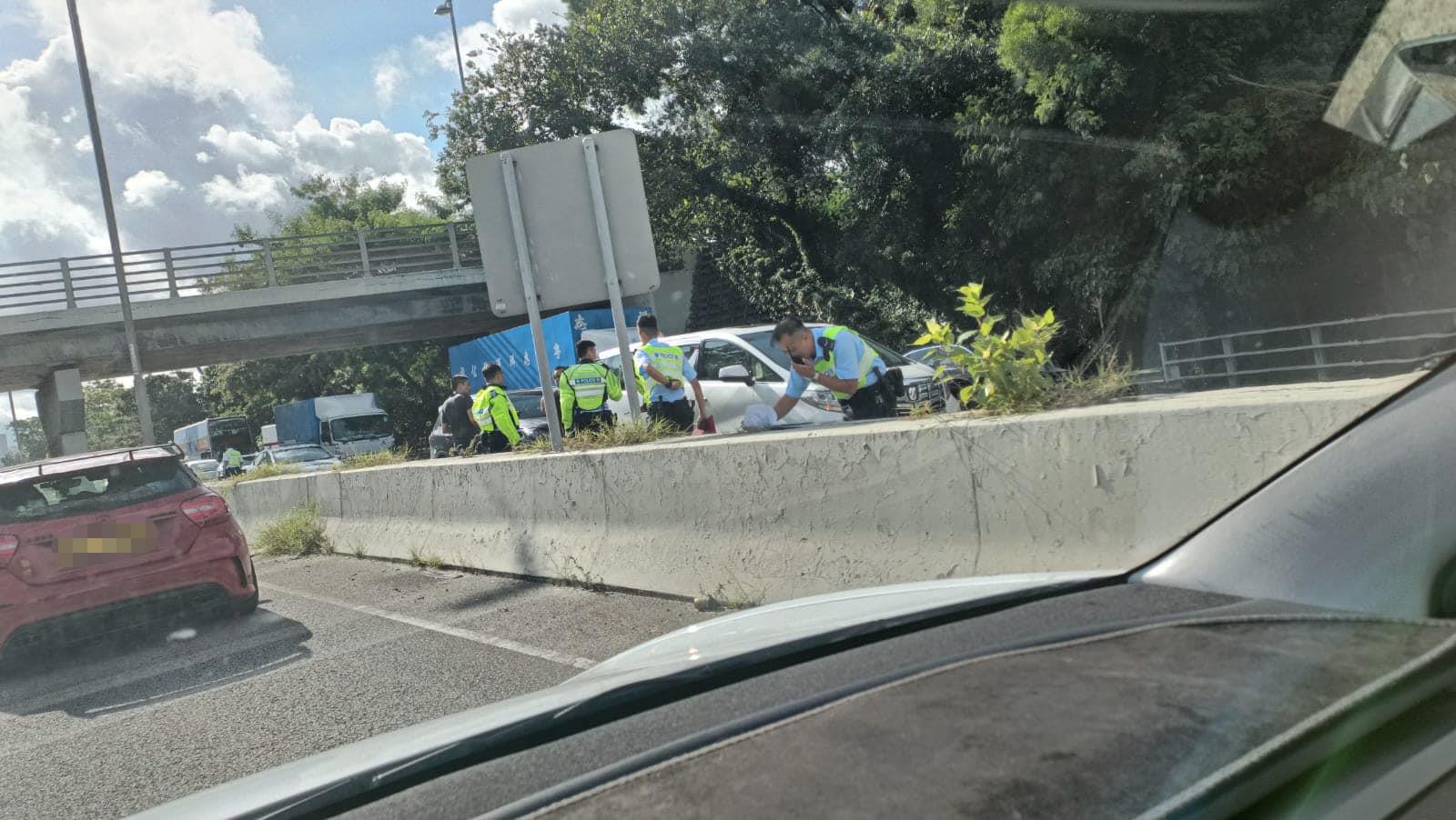 粉嶺公路7車串燒 往元朗方向近古洞部分行車線一度封閉