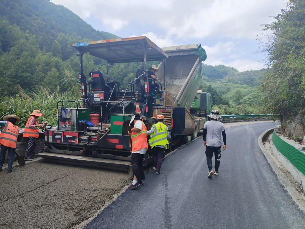 皖歙縣公路：搶抓黃金期  項目戰猶酣