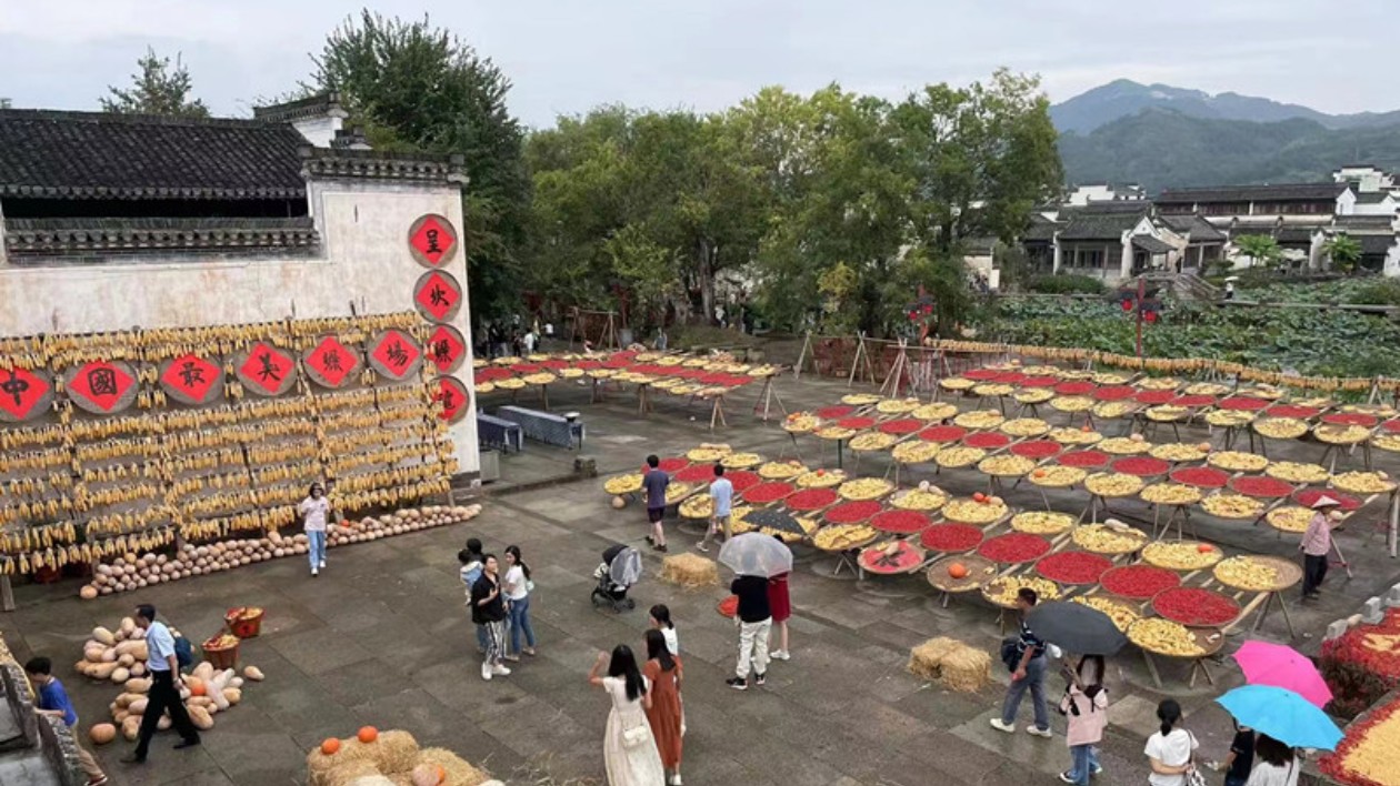 皖徽州呈坎鎮：「摸秋」有特色   「村」游多姿彩