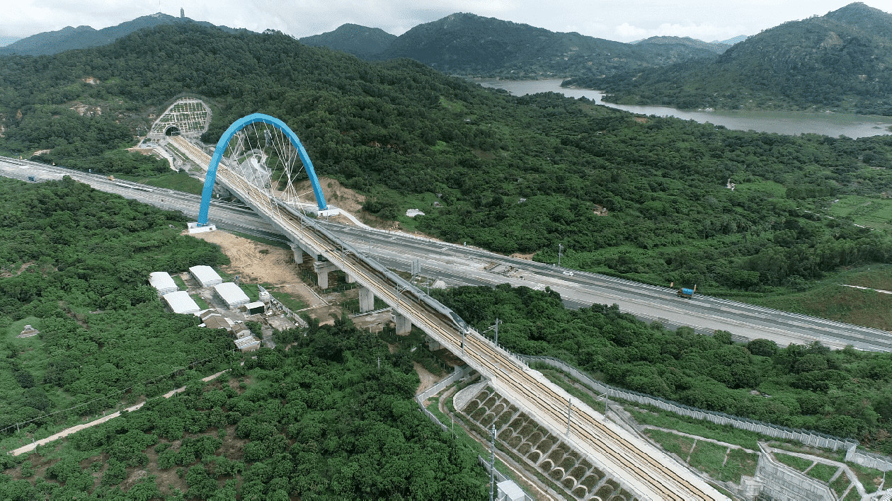 廣汕高鐵迎國慶首秀 備受旅客熱捧