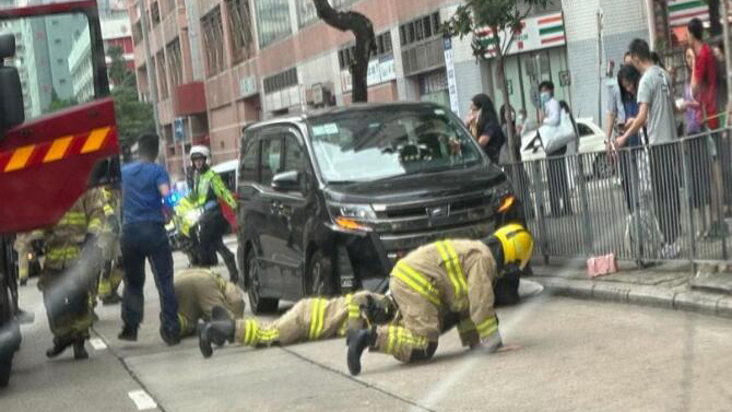 黃大仙10歲女童遭私家車撞倒 捲車底獲救送院