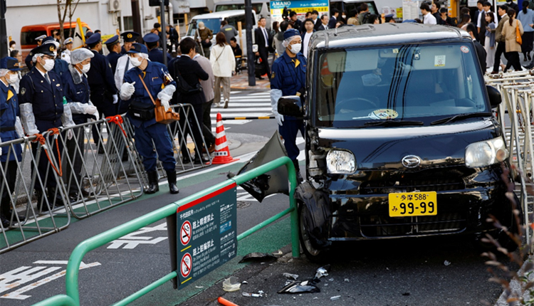 以色列駐日大使館附近汽車撞破路障 司機被補