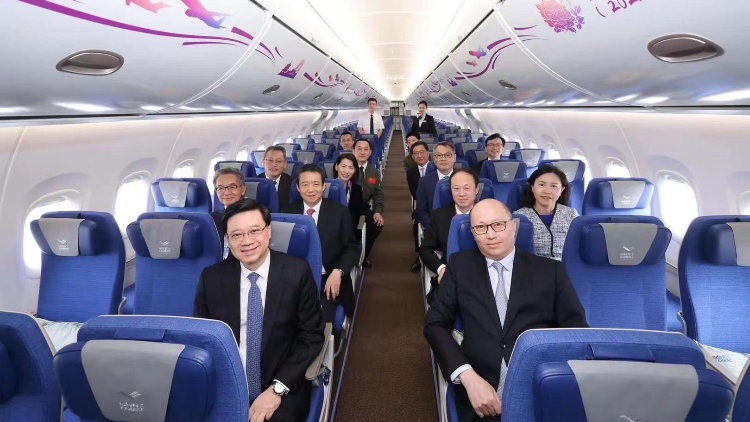 李家超：歡迎國家自主研製C919和ARJ21飛機首次訪港