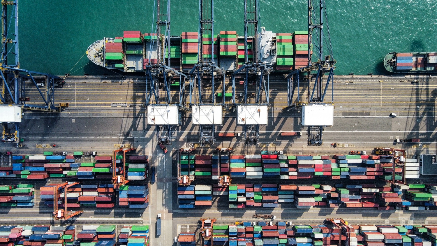 本港去年12月整體出口和進口貨值按年升11.0%和11.6%