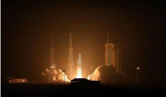 伊朗成功發射三顆衛星