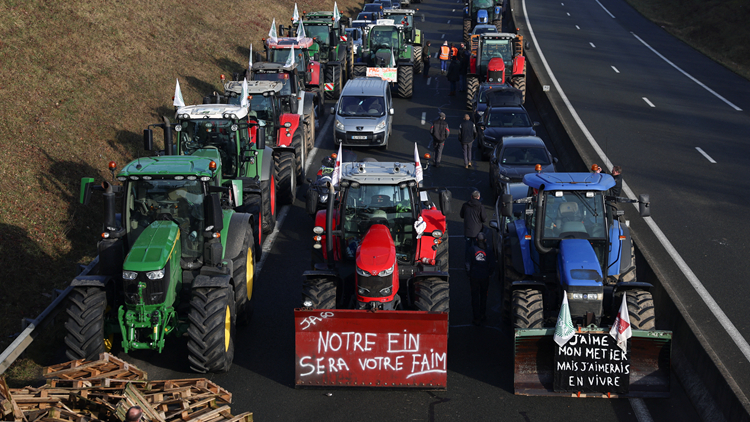 法國農民控訴競爭不公 封路發起「圍攻」巴黎行動