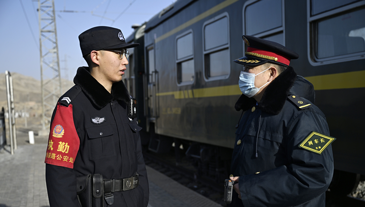 鐵路等部門積極保障旅客新春假期順暢出行