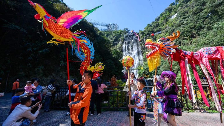 藉港珠澳大橋便利 港澳遊客青睞到粵旅遊觀光