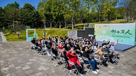 植樹節：香港中文大學深港兩校區師生代表同栽「無憂樹」