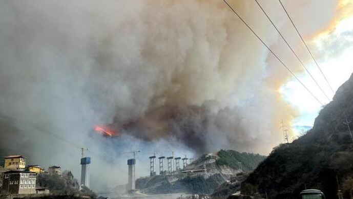 追蹤報道 | 四川雅江縣森林火災啟動四級響應 7架直升機增援