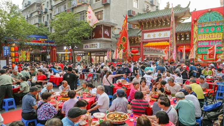 有片 | 深圳最大廟會準備進行時 試吃打分「千歲盆菜宴」
