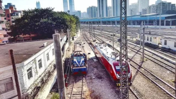 「五一」假期 深圳鐵路部門加開旅客列車近500趟