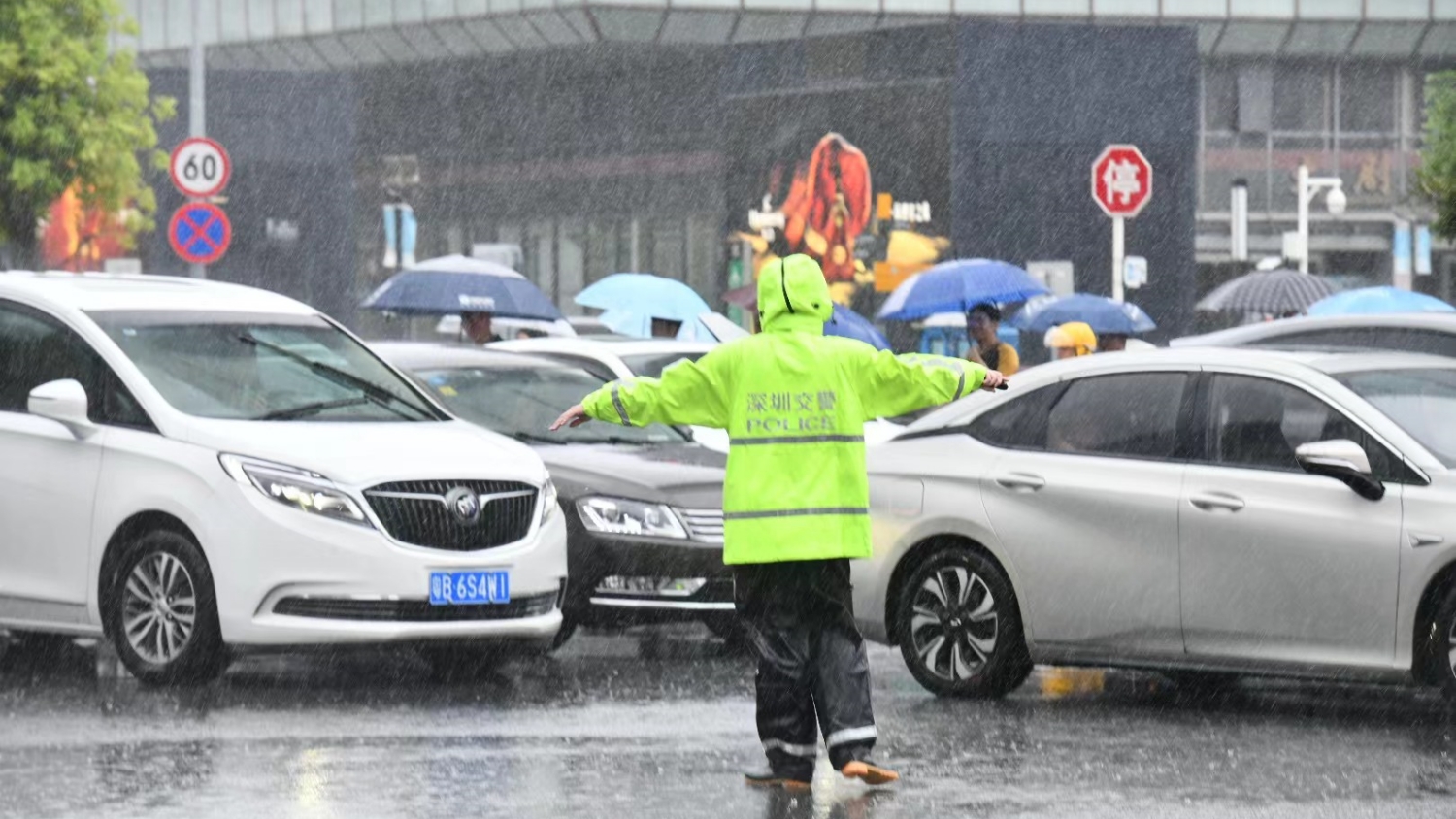 廣東多地再迎疾風暴雨 地質災害風險高