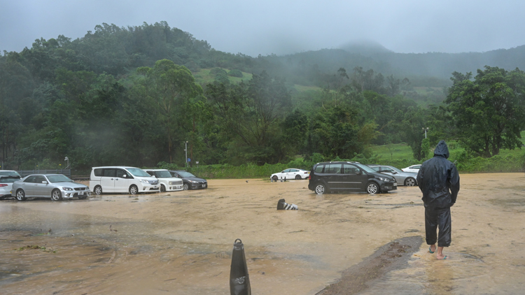 港府：各相關部門迅速應對 全力將暴雨影響減至最低