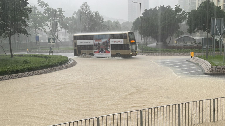 天文台：料今晚及明天仍然有驟雨 初時有幾陣狂風雷暴