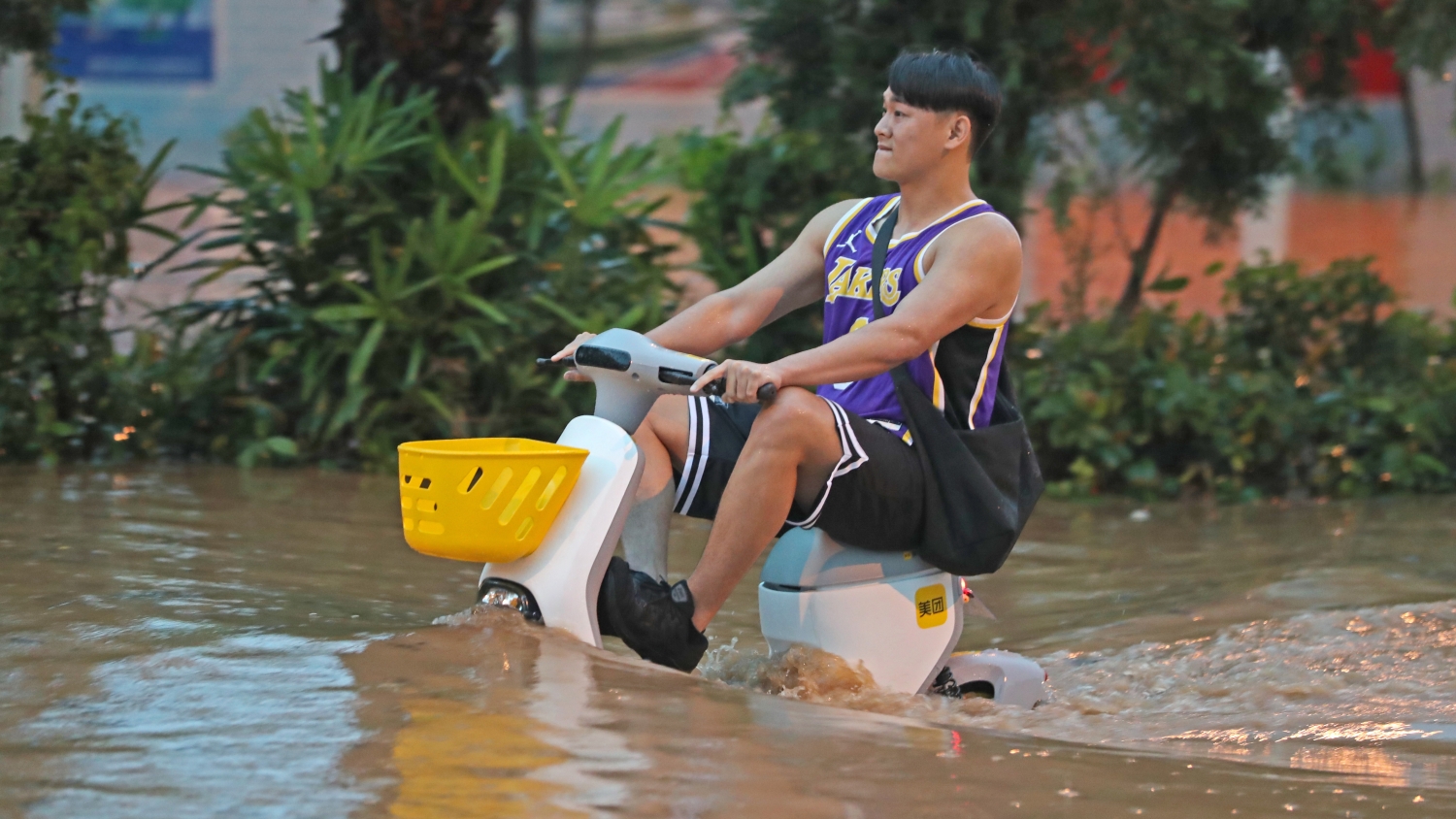 受強降雨影響廣西多條河流漲水1至4米