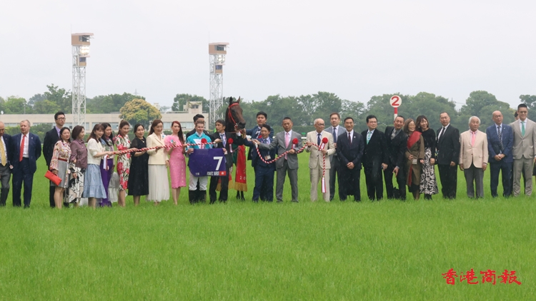 有片 | 勝出安田紀念賽 浪漫勇士為港爭光 日本馬迷歡喜若狂