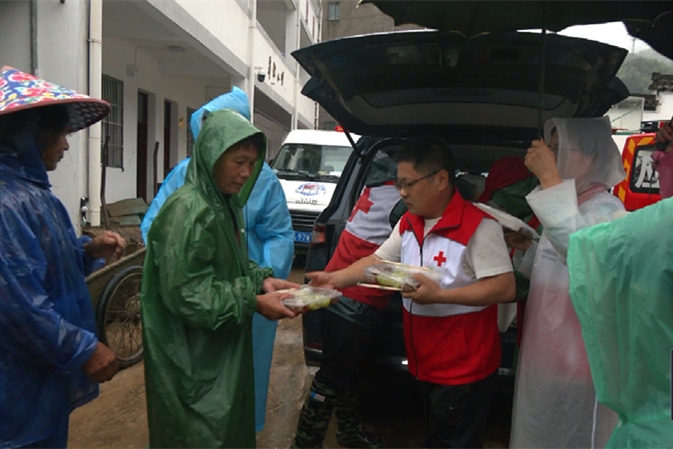 有片〡【黃山防汛救災見聞錄】歙縣：皋徑水毀公路恢復通車 各方物資陸續抵達