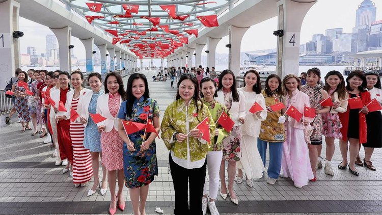 國慶75周年｜香港島婦女聯會舉辦「賀國慶 維港遊」 深情告白偉大祖國