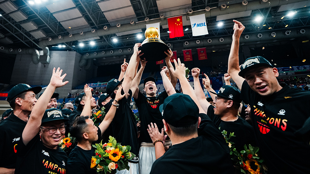 慶祝稱霸NBL 香港金牛冠軍巡遊周日展開