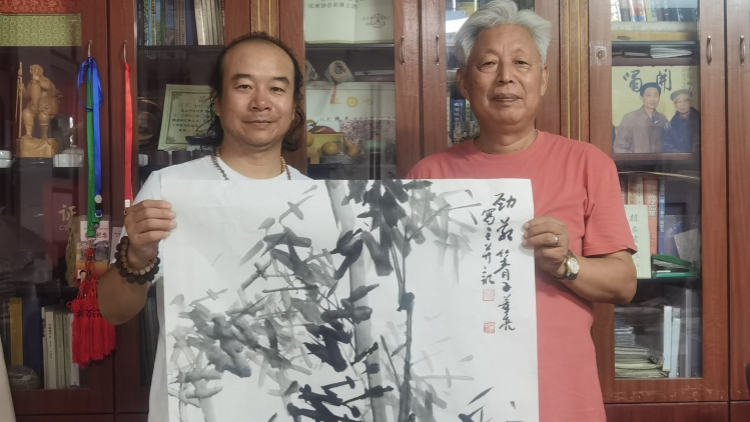 香港美術家協會副主席董亮：香港繪畫藝術體現中西文化交融和創新